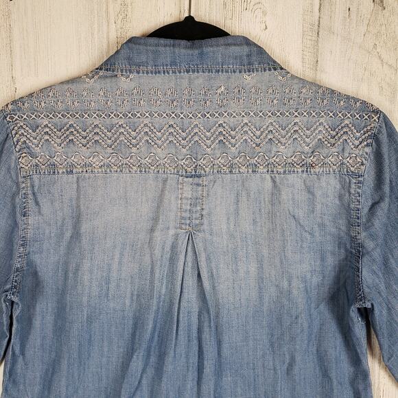 Staring At Stars Urban Outfitters Chambray Denim Embroidered Top Women's Small - Picture 12 of 16